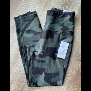 NWT Women’s Old Navy Camo Leggings